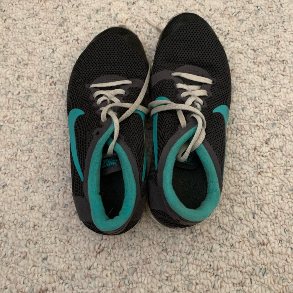 Nike tennis shoes